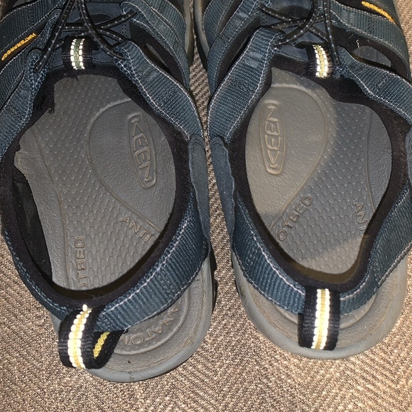 Excellent Preowned Condition Keen Waterproof Sandals Size 11.5 very nice. - Picture 6 of 8